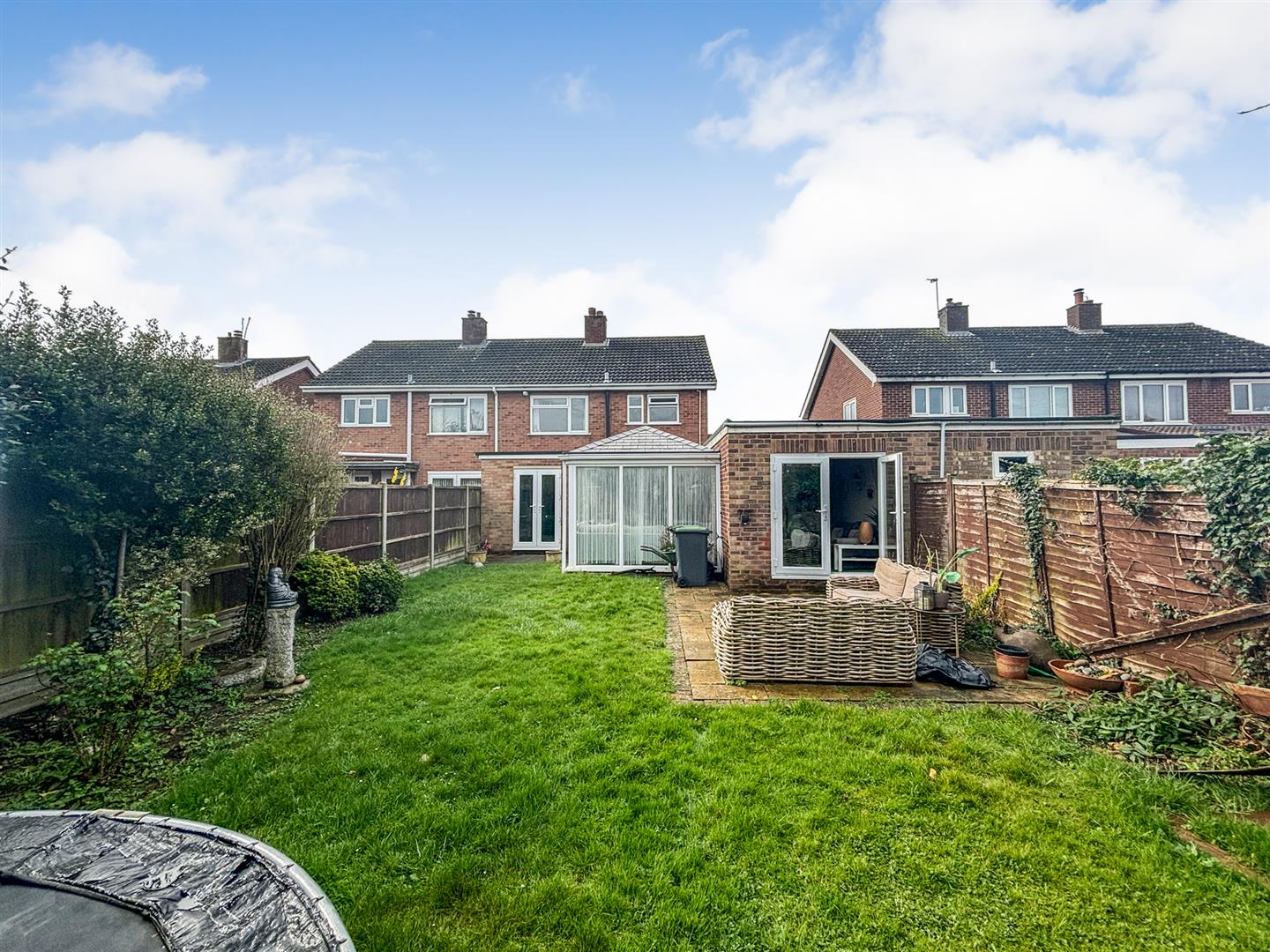 3 bed property in Conway Crescent, Bedford